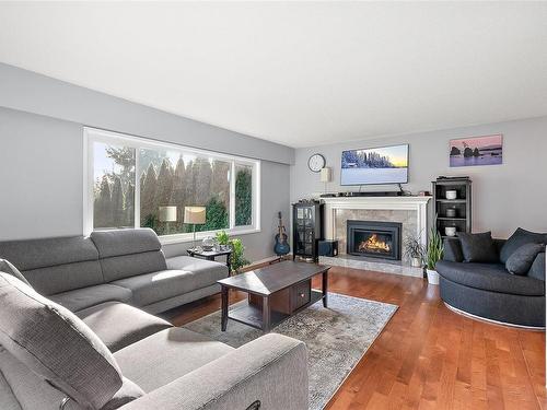 4228 Buckingham Pl, Saanich, BC 