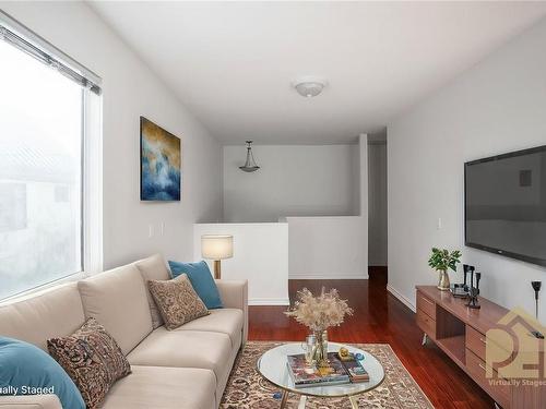 A-2511 Vancouver St, Victoria, BC - Indoor Photo Showing Living Room