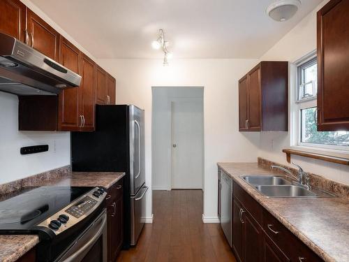 A-2511 Vancouver St, Victoria, BC - Indoor Photo Showing Kitchen With Double Sink