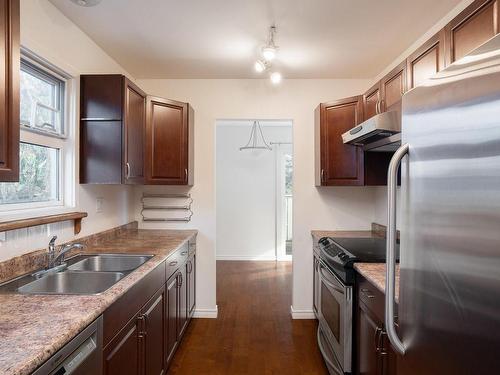 A-2511 Vancouver St, Victoria, BC - Indoor Photo Showing Kitchen With Double Sink