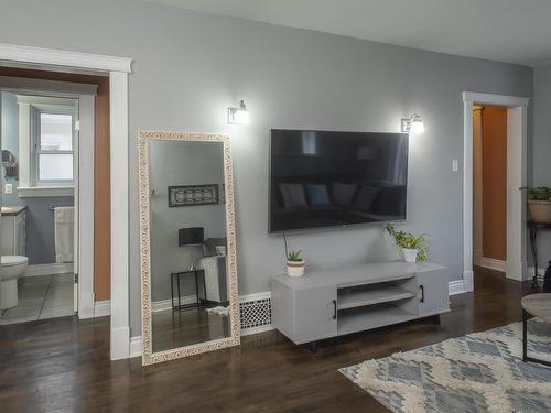 347 Mckellar St N, Thunder Bay, ON - Indoor Photo Showing Living Room