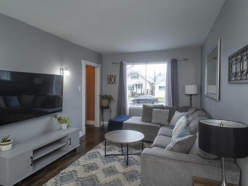 347 Mckellar St N, Thunder Bay, ON - Indoor Photo Showing Living Room