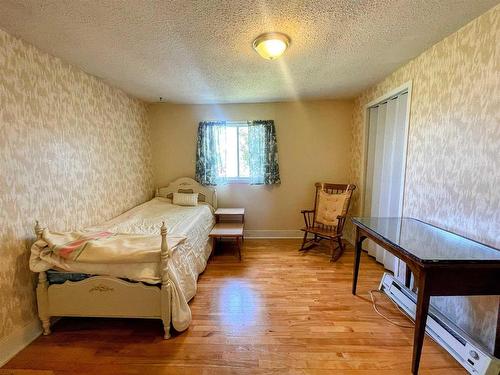 18 Ross Avenue, Marathon, ON - Indoor Photo Showing Bedroom