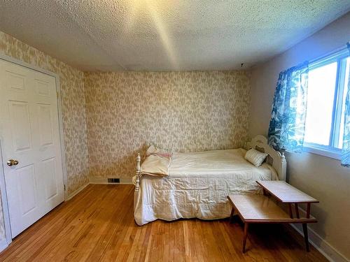 18 Ross Avenue, Marathon, ON - Indoor Photo Showing Bedroom