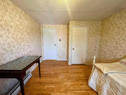 18 Ross Avenue, Marathon, ON - Indoor Photo Showing Bedroom