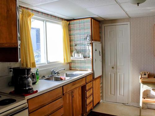 18 Ross Avenue, Marathon, ON - Indoor Photo Showing Kitchen With Double Sink