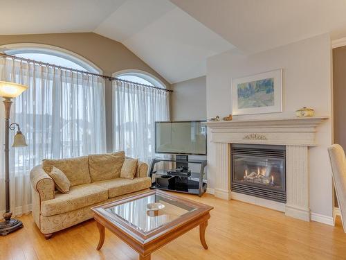 Salon - 301-120 Rue Ernest-Bourque, Blainville, QC - Indoor Photo Showing Living Room With Fireplace