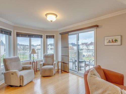 Coin-repas - 301-120 Rue Ernest-Bourque, Blainville, QC - Indoor Photo Showing Living Room