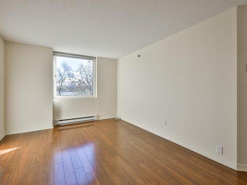 Master bedroom - 204-500 Place Juge-Desnoyers, Laval (Pont-Viau), QC - Indoor Photo Showing Other Room