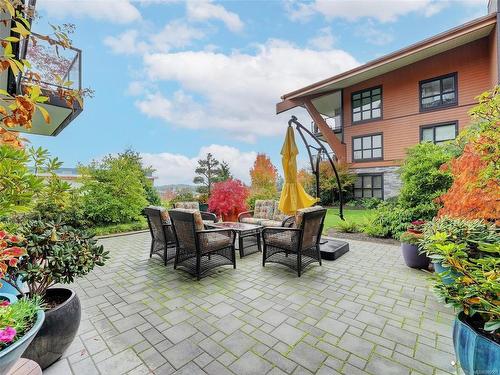 103-747 Travino Lane, Saanich, BC - Outdoor