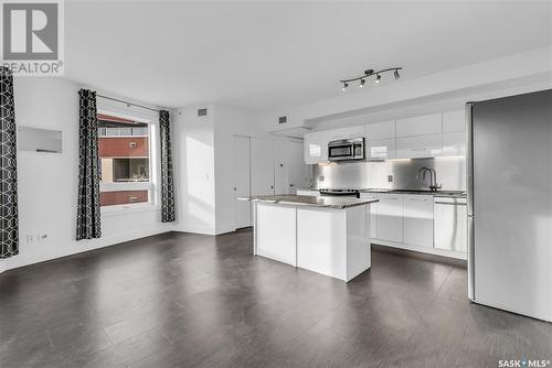 328 & 329 404 C Avenue S, Saskatoon, SK - Indoor Photo Showing Kitchen With Upgraded Kitchen