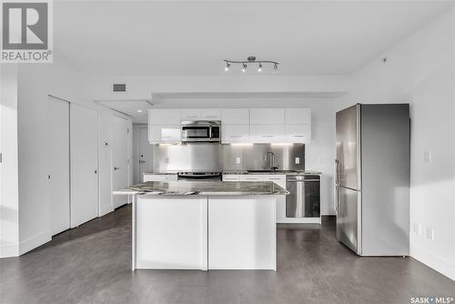 328 & 329 404 C Avenue S, Saskatoon, SK - Indoor Photo Showing Kitchen With Upgraded Kitchen