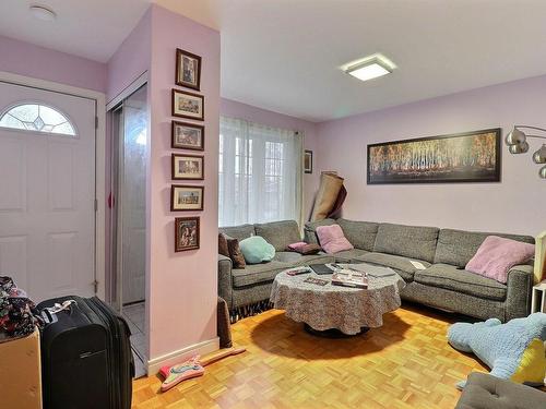 Salon - 3313 Rue Catherine, Laval (Fabreville), QC - Indoor Photo Showing Living Room