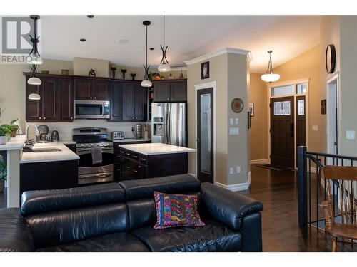 1615 Cheakamus Drive, Kamloops, BC - Indoor Photo Showing Kitchen