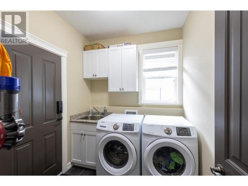 1615 Cheakamus Drive, Kamloops, BC - Indoor Photo Showing Laundry Room