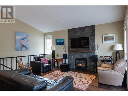 1615 Cheakamus Drive, Kamloops, BC - Indoor Photo Showing Living Room With Fireplace