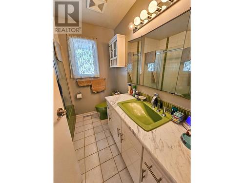 1392 Relkoff Road, Castlegar, BC - Indoor Photo Showing Bathroom