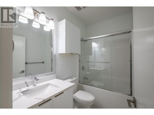 1724 Treffry Place, Summerland, BC - Indoor Photo Showing Bathroom