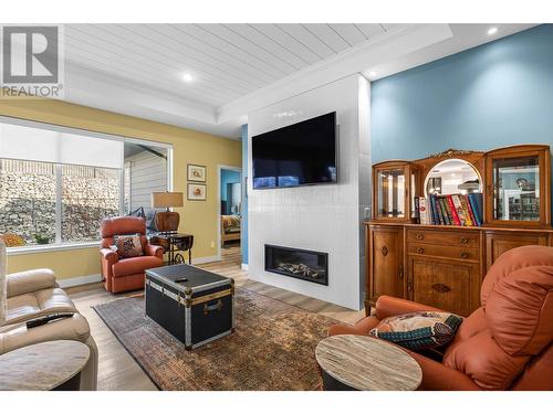 4013 Rio Vista Way, Kamloops, BC - Indoor Photo Showing Other Room With Fireplace