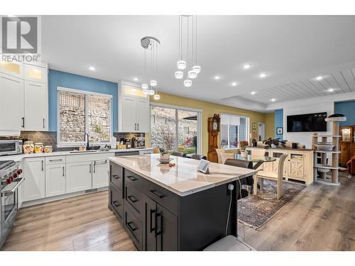 4013 Rio Vista Way, Kamloops, BC - Indoor Photo Showing Kitchen With Upgraded Kitchen