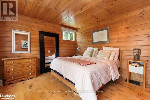 242 Is 90 Six Mi Lake Road, Georgian Bay (Baxter), ON - Indoor Photo Showing Bedroom