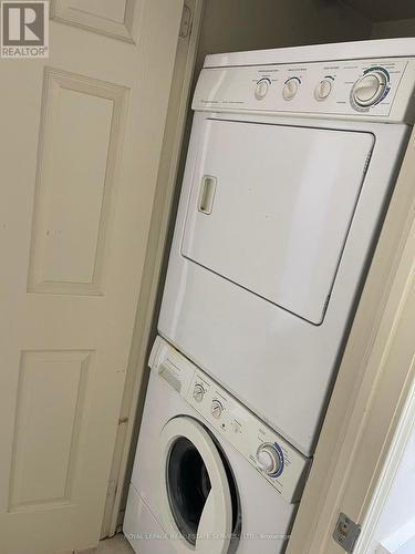 616 - 455 Rosewell Avenue, Toronto, ON - Indoor Photo Showing Laundry Room