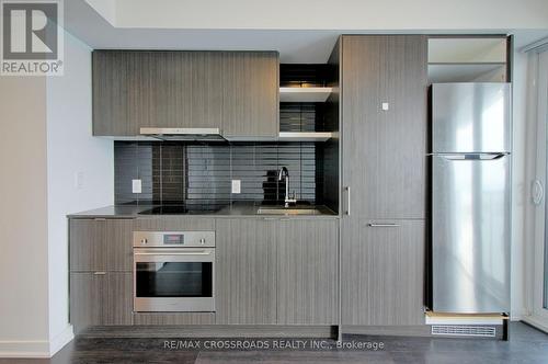 5208 - 100 Harbour Street, Toronto, ON - Indoor Photo Showing Kitchen