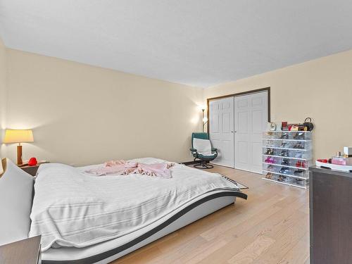 Master bedroom - 17 Place Maxime, Montréal (L'Île-Bizard/Sainte-Geneviève), QC - Indoor Photo Showing Bedroom