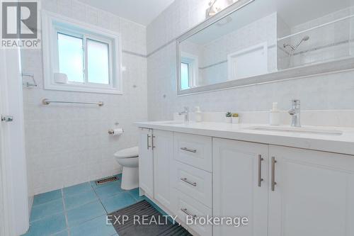 Upper - 14 Summerglade Drive, Toronto, ON - Indoor Photo Showing Bathroom