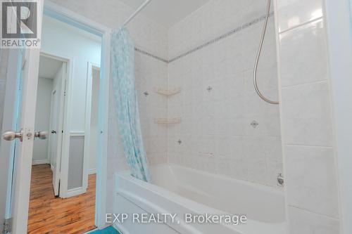 Upper - 14 Summerglade Drive, Toronto, ON - Indoor Photo Showing Bathroom