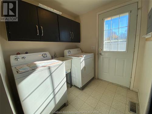 317 Earl Street, Wallaceburg, ON - Indoor Photo Showing Laundry Room