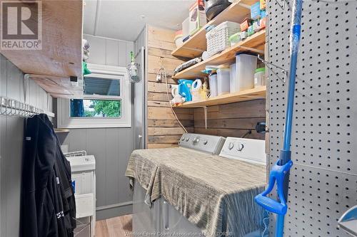 323 Beverly, Essex, ON - Indoor Photo Showing Laundry Room