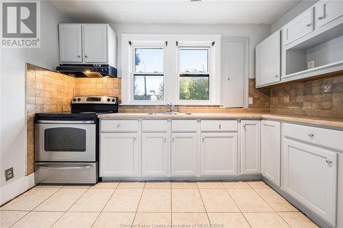 1637 Francois Road, Windsor, ON - Indoor Photo Showing Kitchen