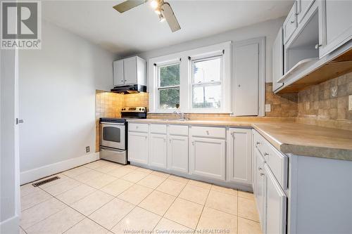 1637 Francois Road, Windsor, ON - Indoor Photo Showing Kitchen