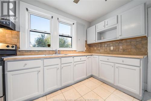 1637 Francois Road, Windsor, ON - Indoor Photo Showing Kitchen