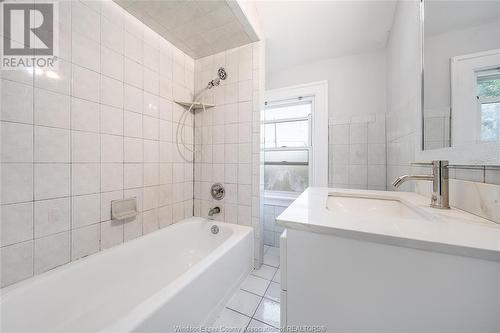 1637 Francois Road, Windsor, ON - Indoor Photo Showing Bathroom