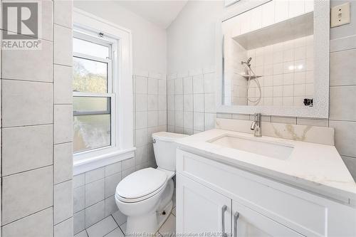 1637 Francois Road, Windsor, ON - Indoor Photo Showing Bathroom