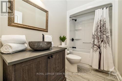 1515 Diamondview Road, Ottawa, ON - Indoor Photo Showing Bathroom