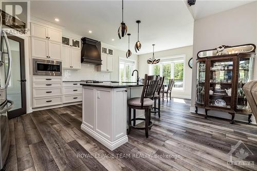 1515 Diamondview Road, Ottawa, ON - Indoor Photo Showing Kitchen With Upgraded Kitchen