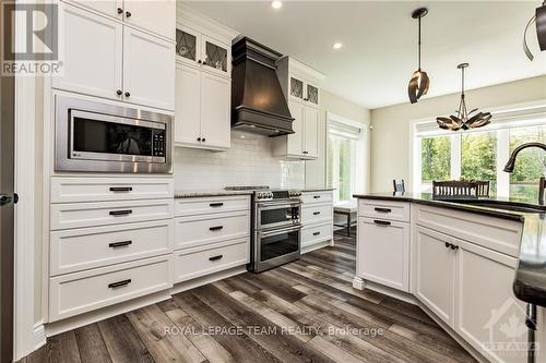 1515 Diamondview Road, Ottawa, ON - Indoor Photo Showing Kitchen With Upgraded Kitchen