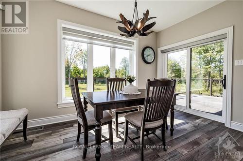 1515 Diamondview Road, Ottawa, ON - Indoor Photo Showing Dining Room