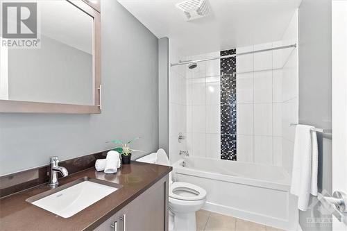 242 Rideau Street Unit#2409, Ottawa, ON - Indoor Photo Showing Bathroom