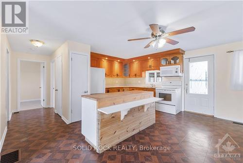 2120 Valley Street, North Stormont, ON - Indoor Photo Showing Kitchen