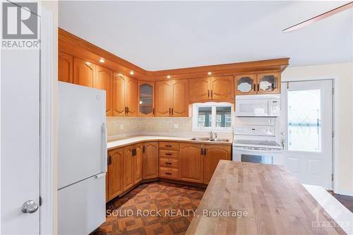 2120 Valley Street, North Stormont, ON - Indoor Photo Showing Kitchen With Double Sink