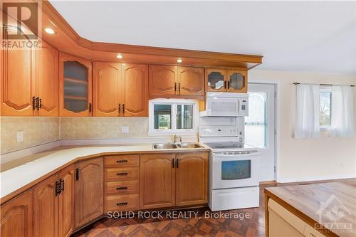 2120 Valley Street, North Stormont, ON - Indoor Photo Showing Kitchen With Double Sink