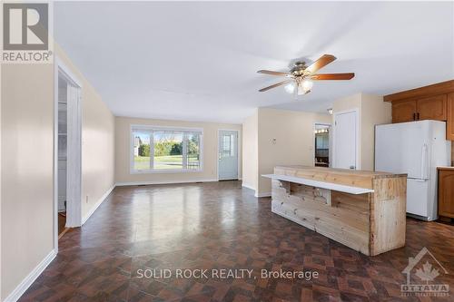 2120 Valley Street, North Stormont, ON - Indoor Photo Showing Kitchen