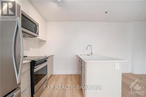 614 - 820 Archibald Street, Ottawa, ON - Indoor Photo Showing Kitchen