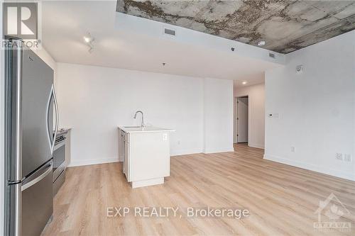 614 - 820 Archibald Street, Ottawa, ON - Indoor Photo Showing Kitchen