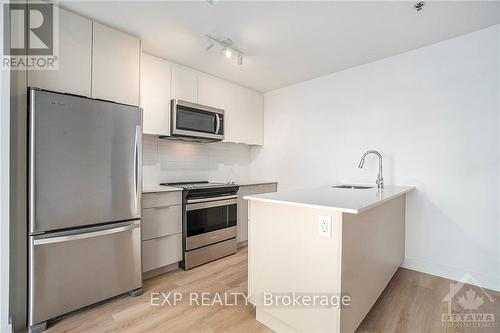 614 - 820 Archibald Street, Ottawa, ON - Indoor Photo Showing Kitchen