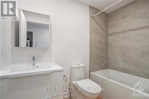 614 - 820 Archibald Street, Ottawa, ON - Indoor Photo Showing Bathroom